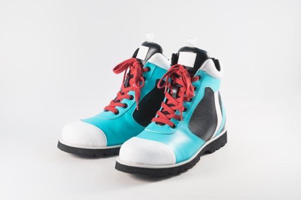 🛒#THEキャラ 通販🛒 #ブルーアーカイブ カズサのスニーカーが発売決定