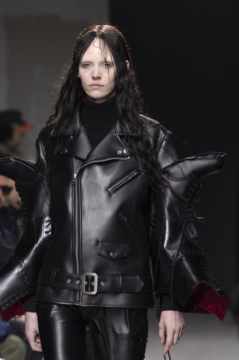 ブーツが袖に。Dr. Martens と JUNYA WATANABE が、初の