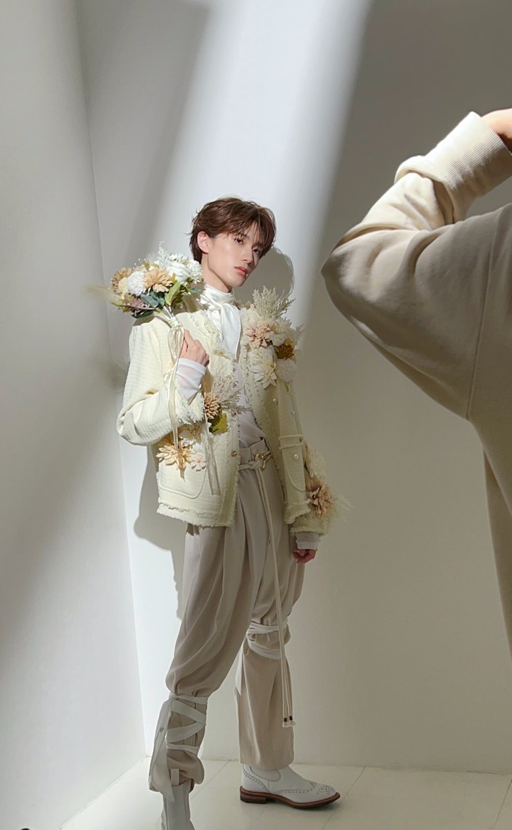 🥛M!LKのオフショット📸】 先日22歳になった #山中柔太朗 の生写真撮影