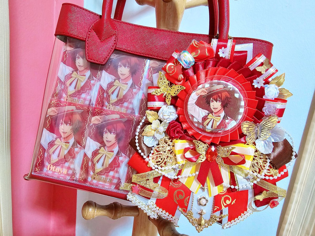 スイパラ専用痛バできた！❤️🍓 缶バッジが足りないからビジュカで