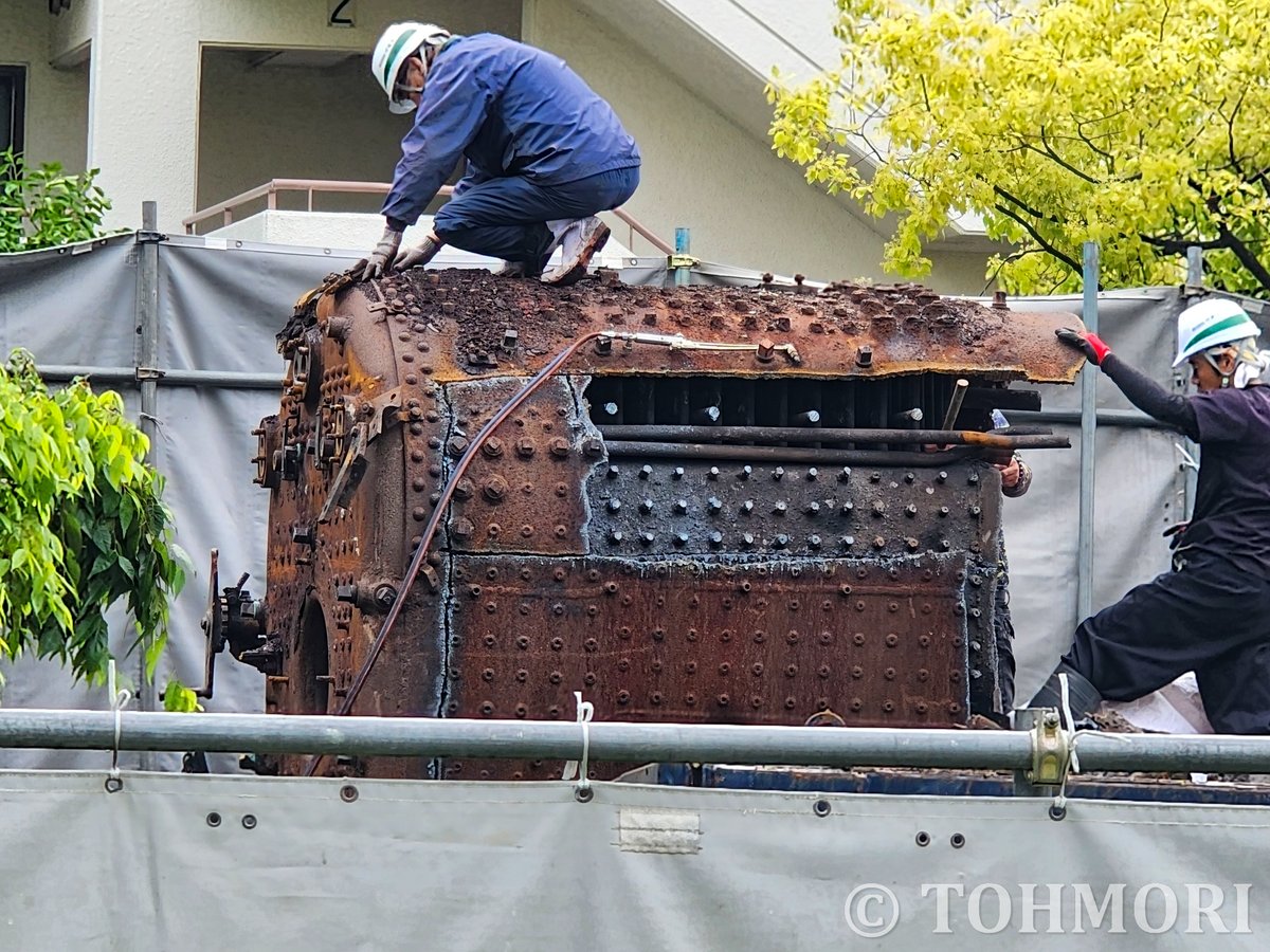 若松駅近くの久岐の浜広場で静態保存されていた、SL・19633号機の解体