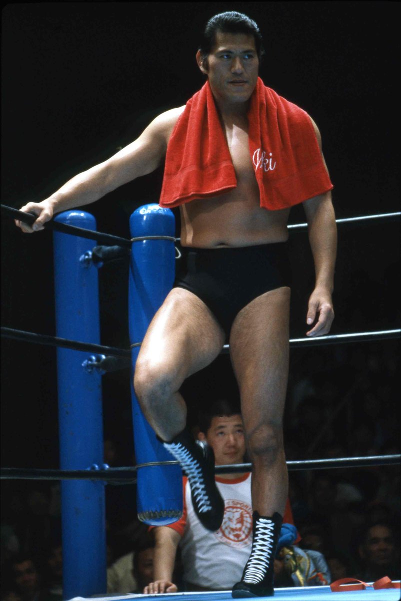 熊本猪木展情報】 ”燃える闘魂”の象徴 真っ赤に燃えるガウンと闘魂