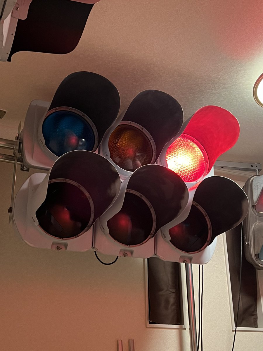 迫力満点！ デカすぎる、2つ合わせて約50kg！ 京三VACと小糸D ※矢印灯