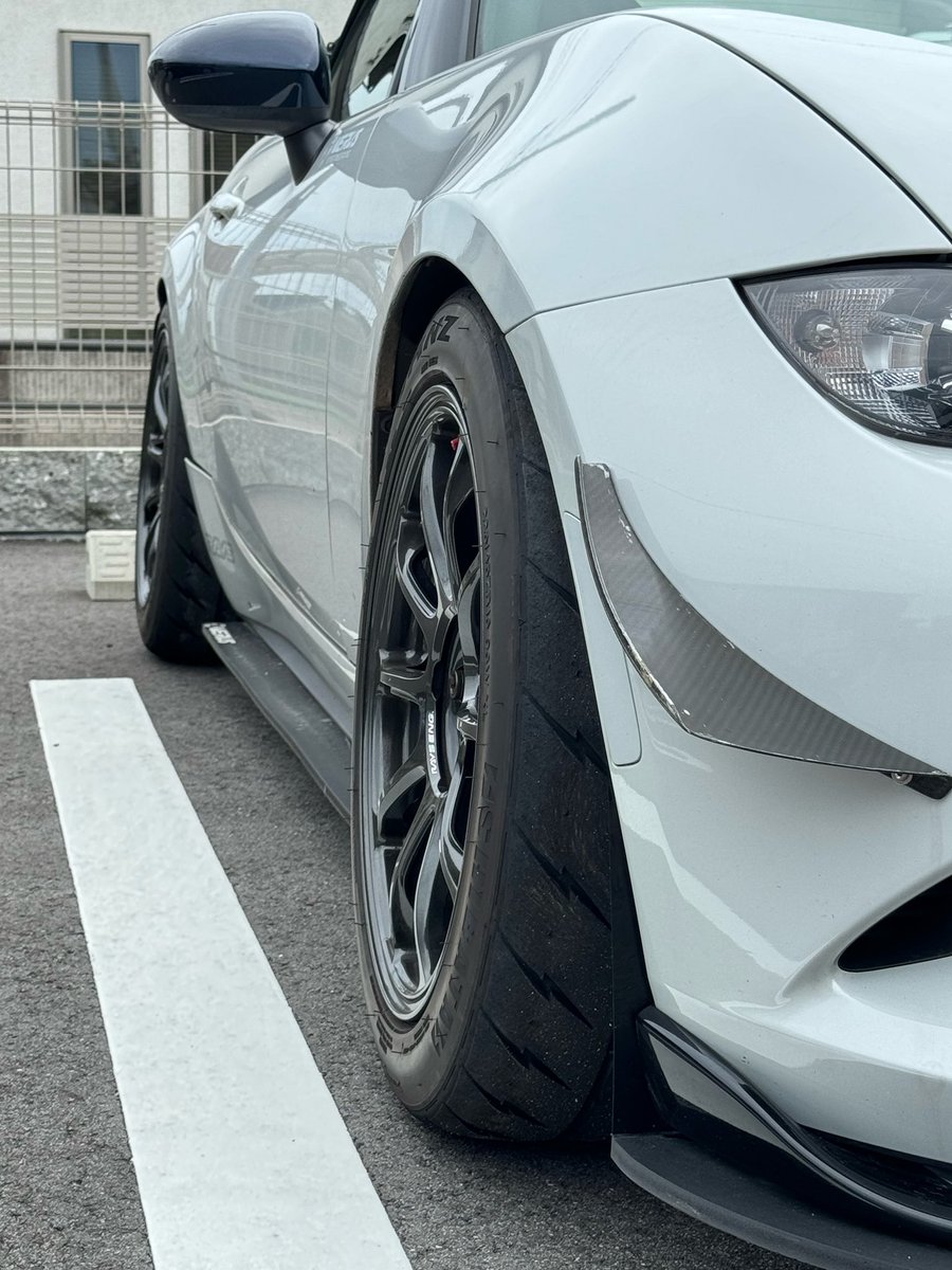 rays ze40 16インチ8j 28の装着写真を 頂きました。カッコイイですね