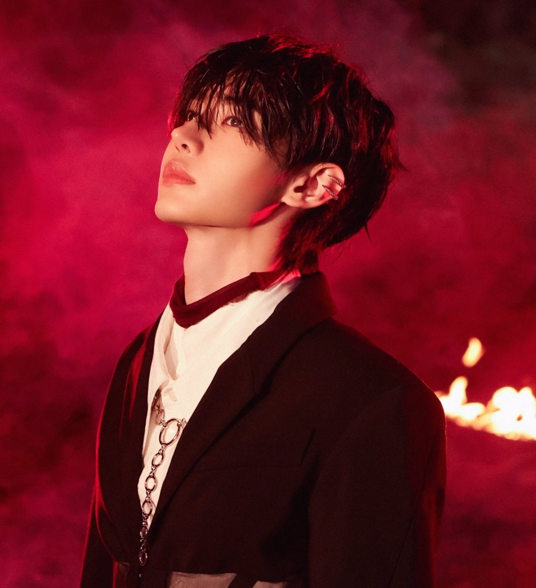 Sunghoon wearing to Enhypen ROMANCE : UNTOLD Concessio Ver. Photo