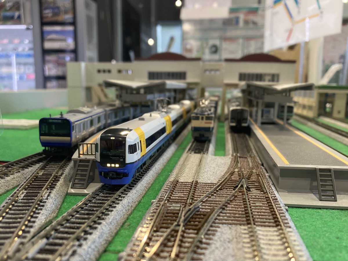 店内展示変更中！】 正面入り口から入ってすぐ、大ジオラマ横の展示台