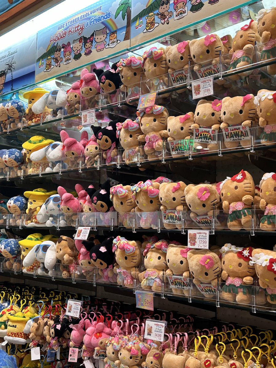ハワイのABCストア、日焼けキティちゃんたち大量にいて可愛かった🎀