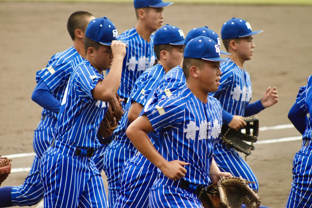 青藍泰斗の新ユニフォーム 青は帽子とほぼ同色。写真で見るよりも
