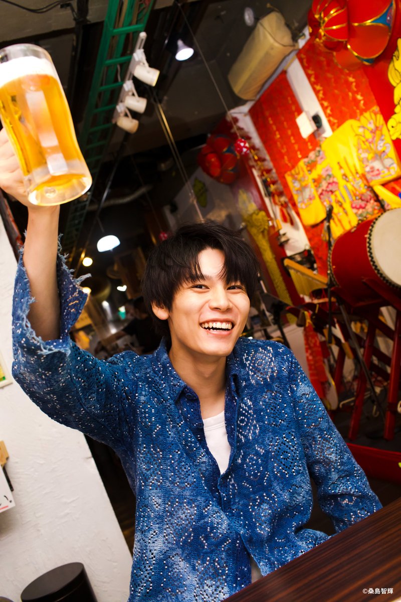 萩原利久𝟭𝘀𝘁写真集「𝐑」&2024カレンダー【公式】 (@riku_1st_photo