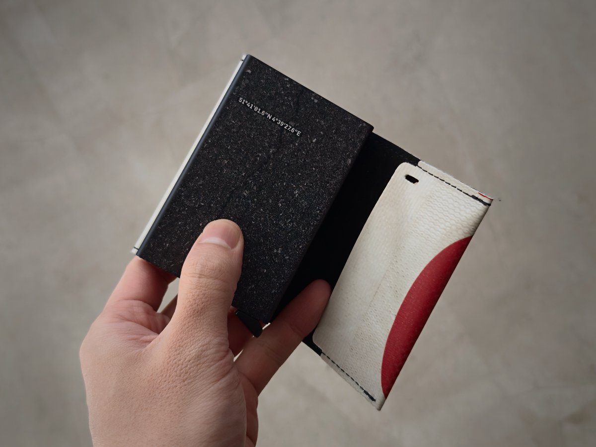 FREITAGとSECRIDのコラボ財布、しばらく使ってるんだけど超いい