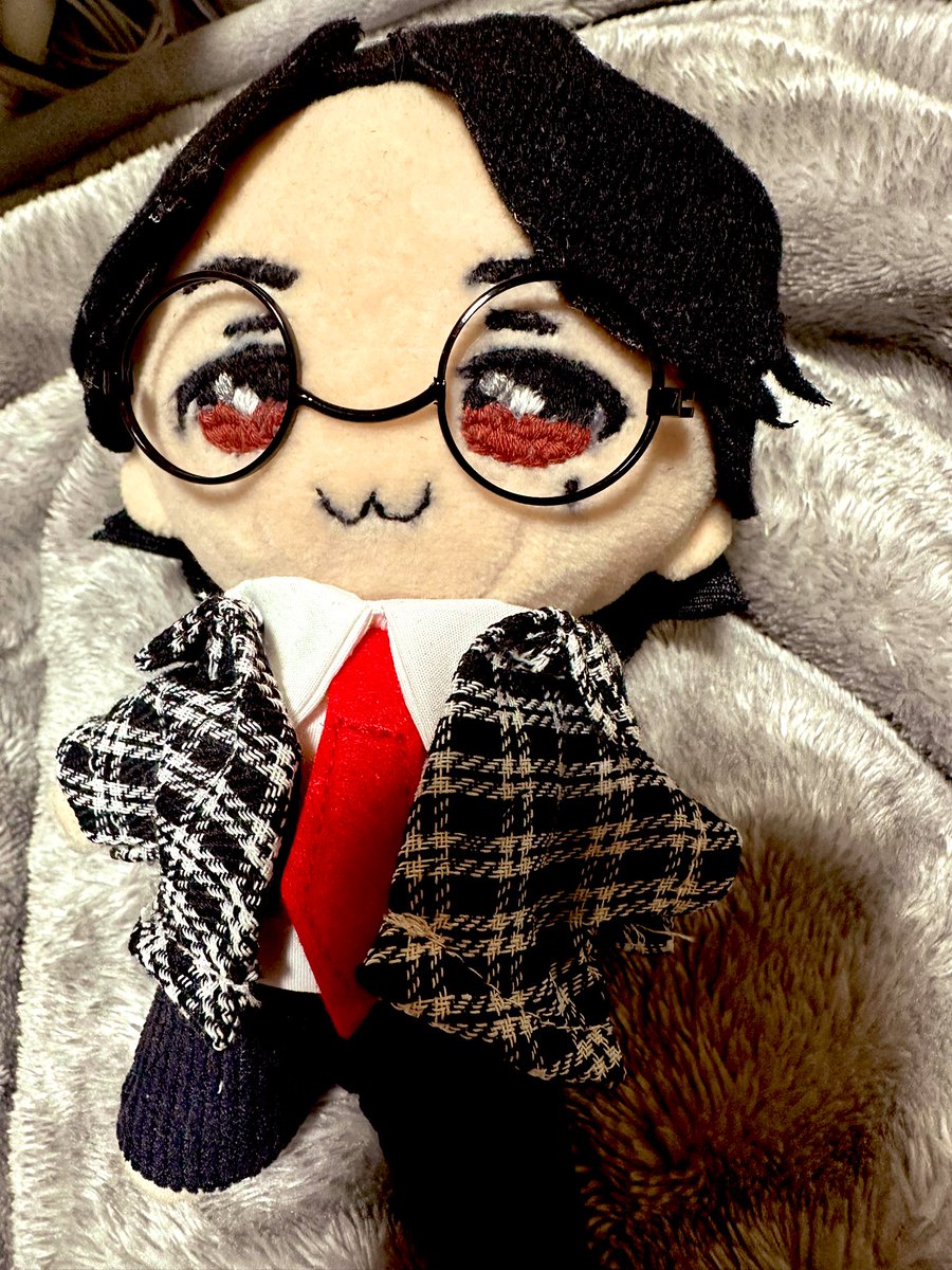 推しぬいましゃ❤️ ネクタイと眼鏡つけてちょっと髪型変えてみました