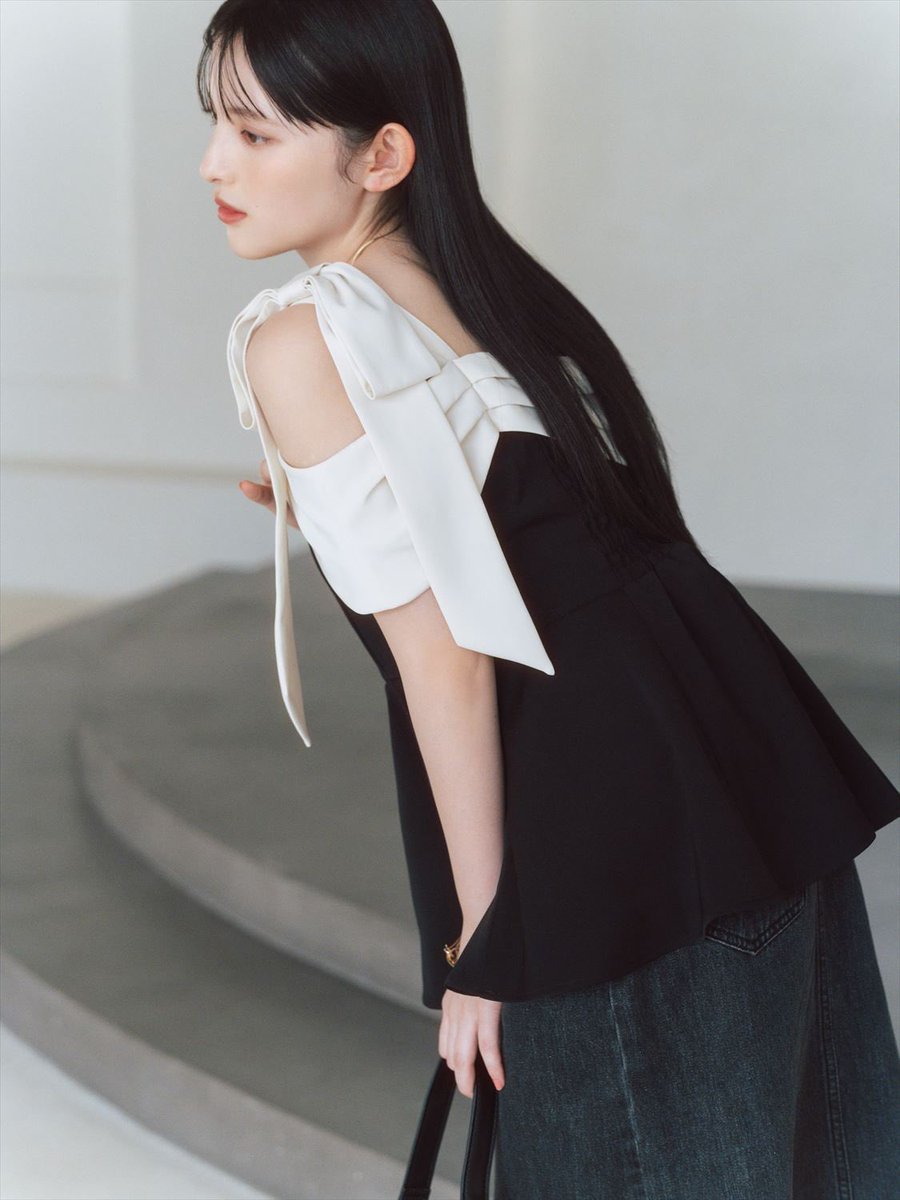 オフショルリボンペプラムトップス Mサイズ ブラックRirandture rirandture オフショルリボンペプラムトップス 黒白 - メルカリ