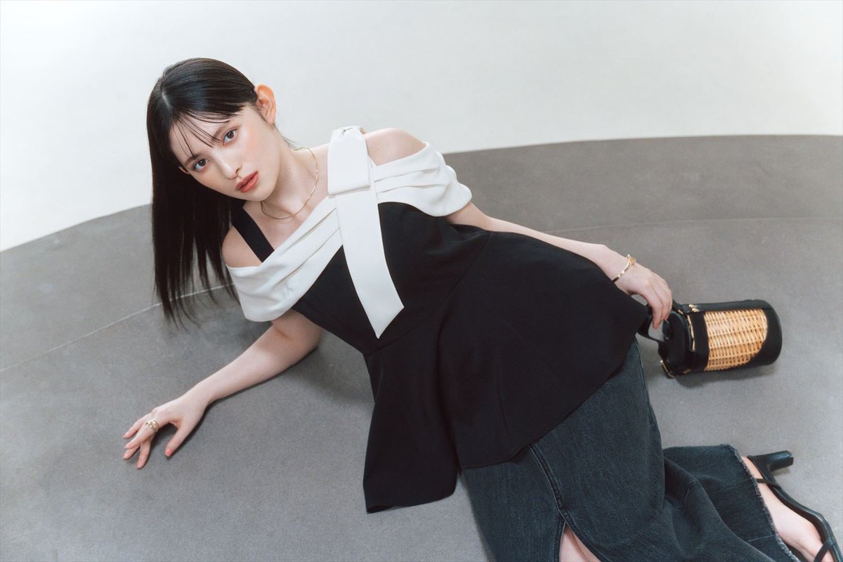 オフショルリボンペプラムトップス Mサイズ ブラックRirandture rirandture オフショルリボンペプラムトップス 黒白 - メルカリ