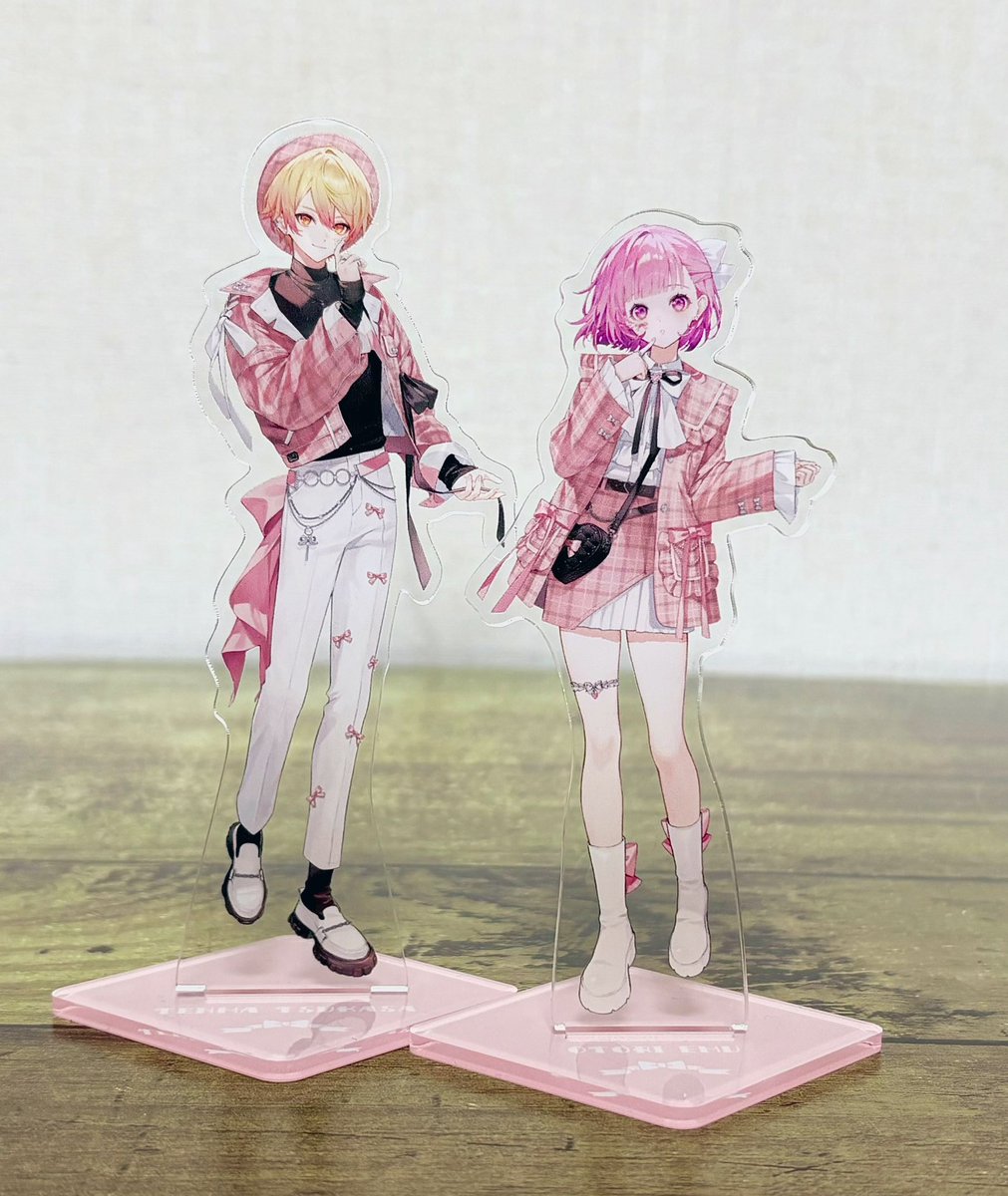 アクスタとチェキ風カードこんな感じです！