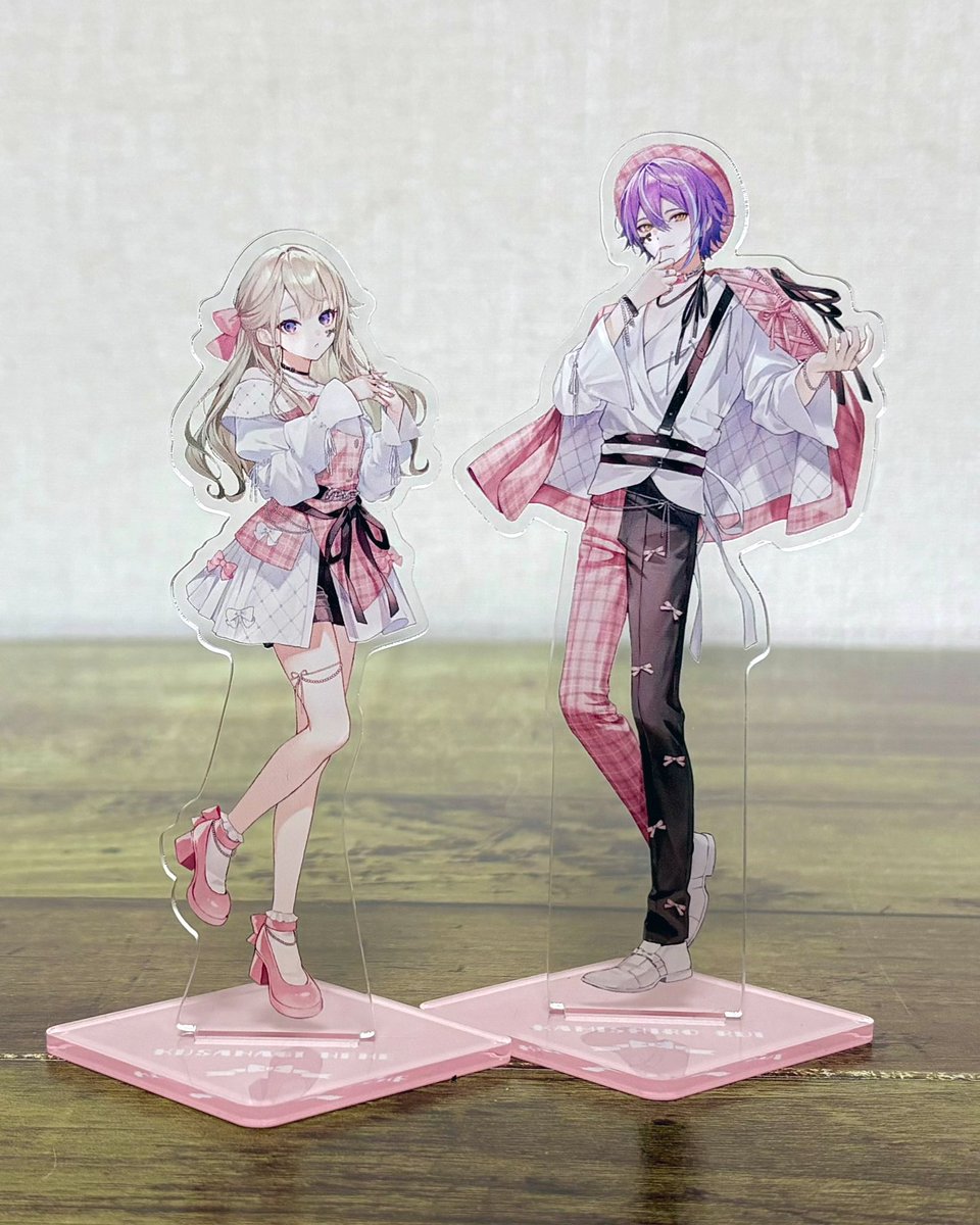 アクスタとチェキ風カードこんな感じです！