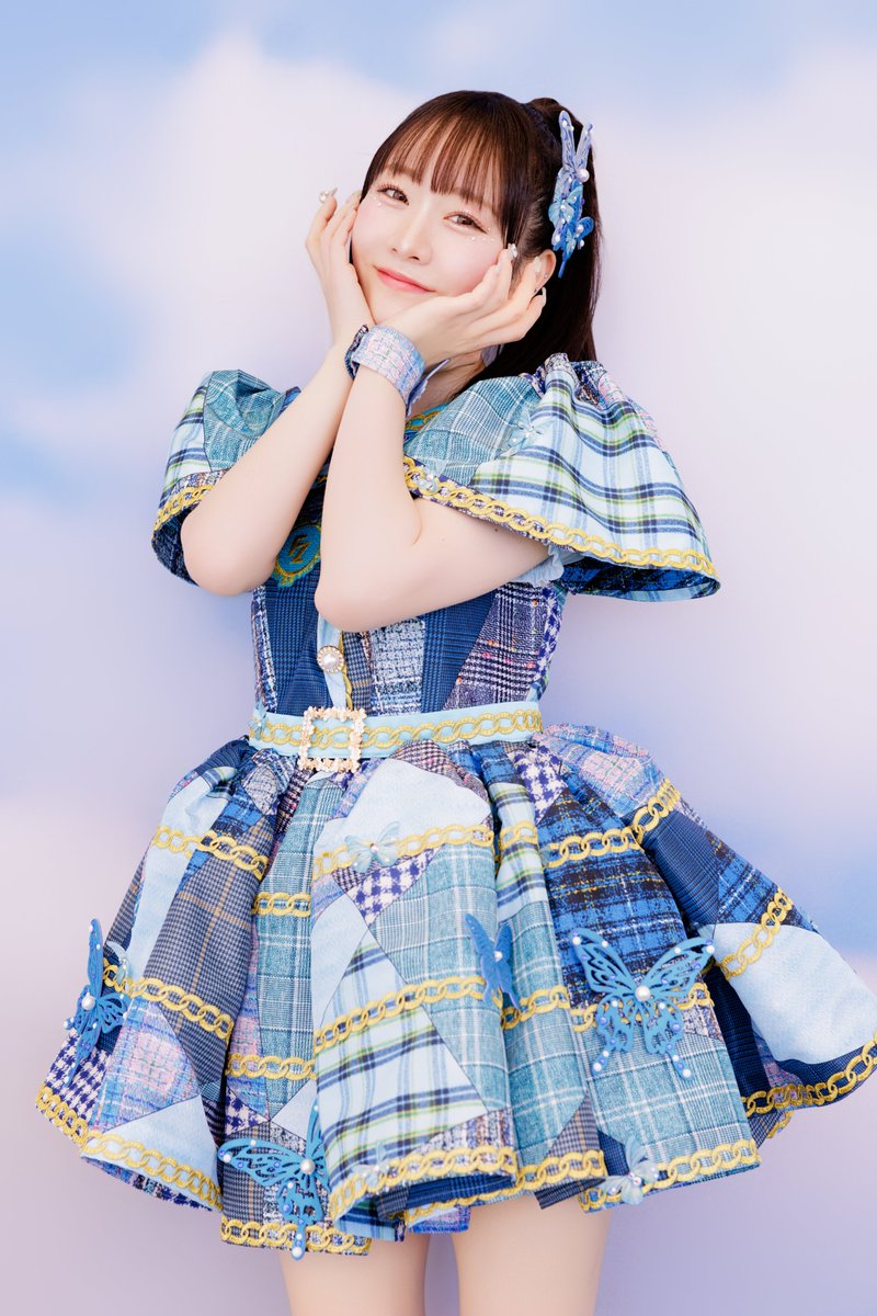 新衣装 解禁👗✨】 サマー蝶々衣装爆誕🦋・:*+. 🩵真中まな
