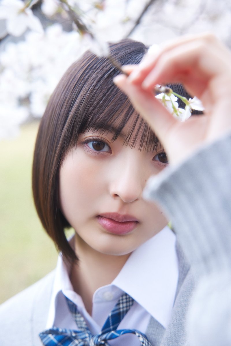 櫻坂46 四期生 お披露目特設サイトにて 山田桃実 の撮り下ろし写真と
