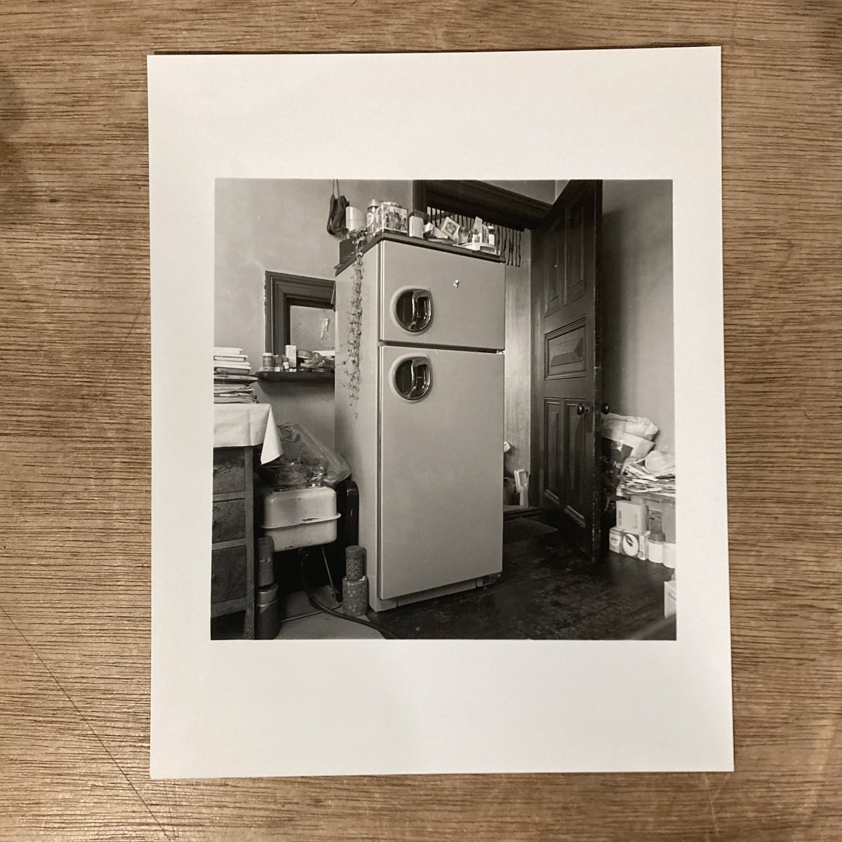 潮田登久子の冷蔵庫シリーズのプリントも入荷してます。人の日記を覗き