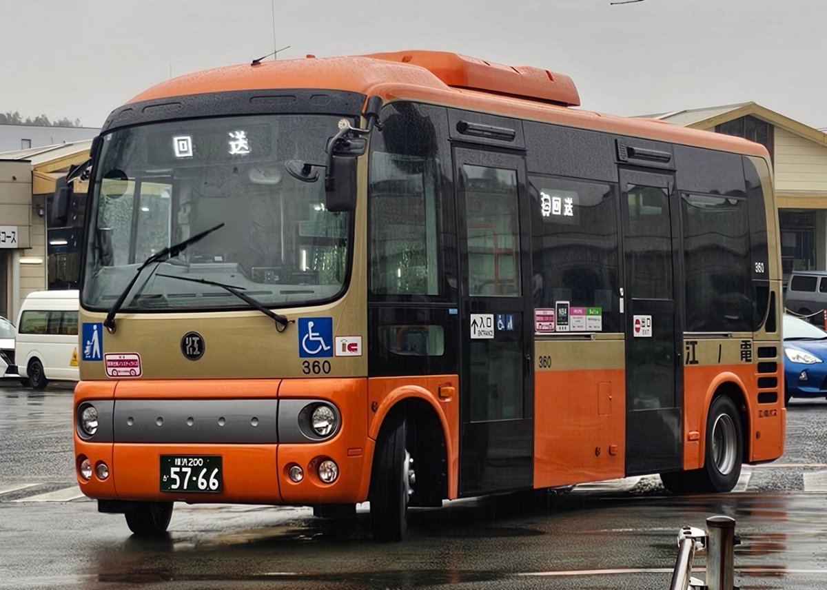 本日あいにくの雨ですが… 江ノ電バスポンチョ新車が登録されました