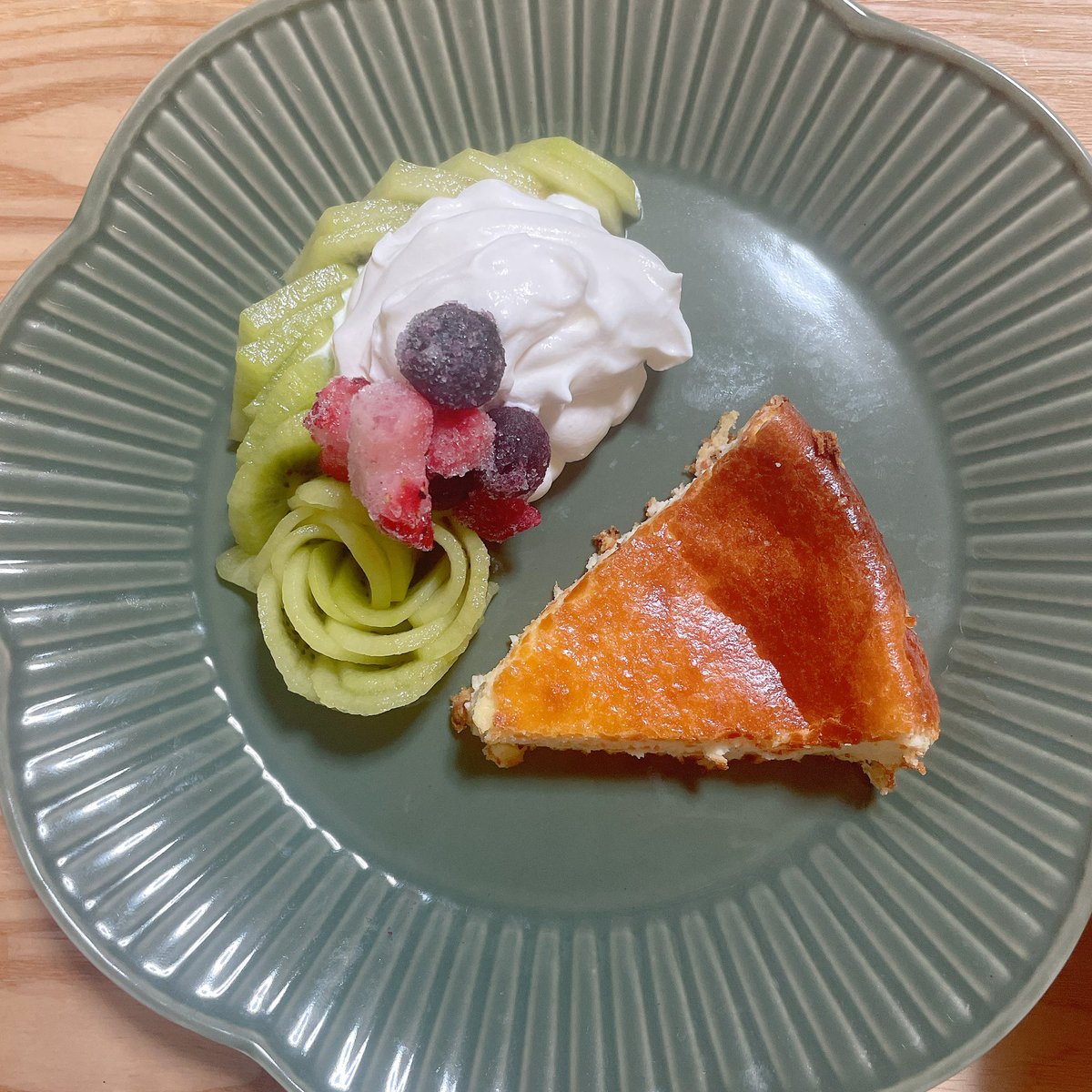 今日なんか腹持ち悪い 年末に頂いたキウイフルーツ冷蔵庫入れっぱなし