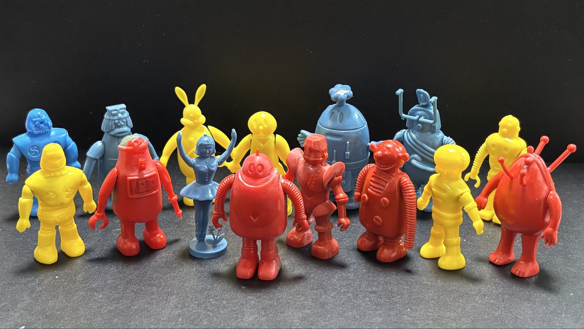 RT @hirozo316: バンダイ、小さいサイズのロボコンのプラモ揃えました