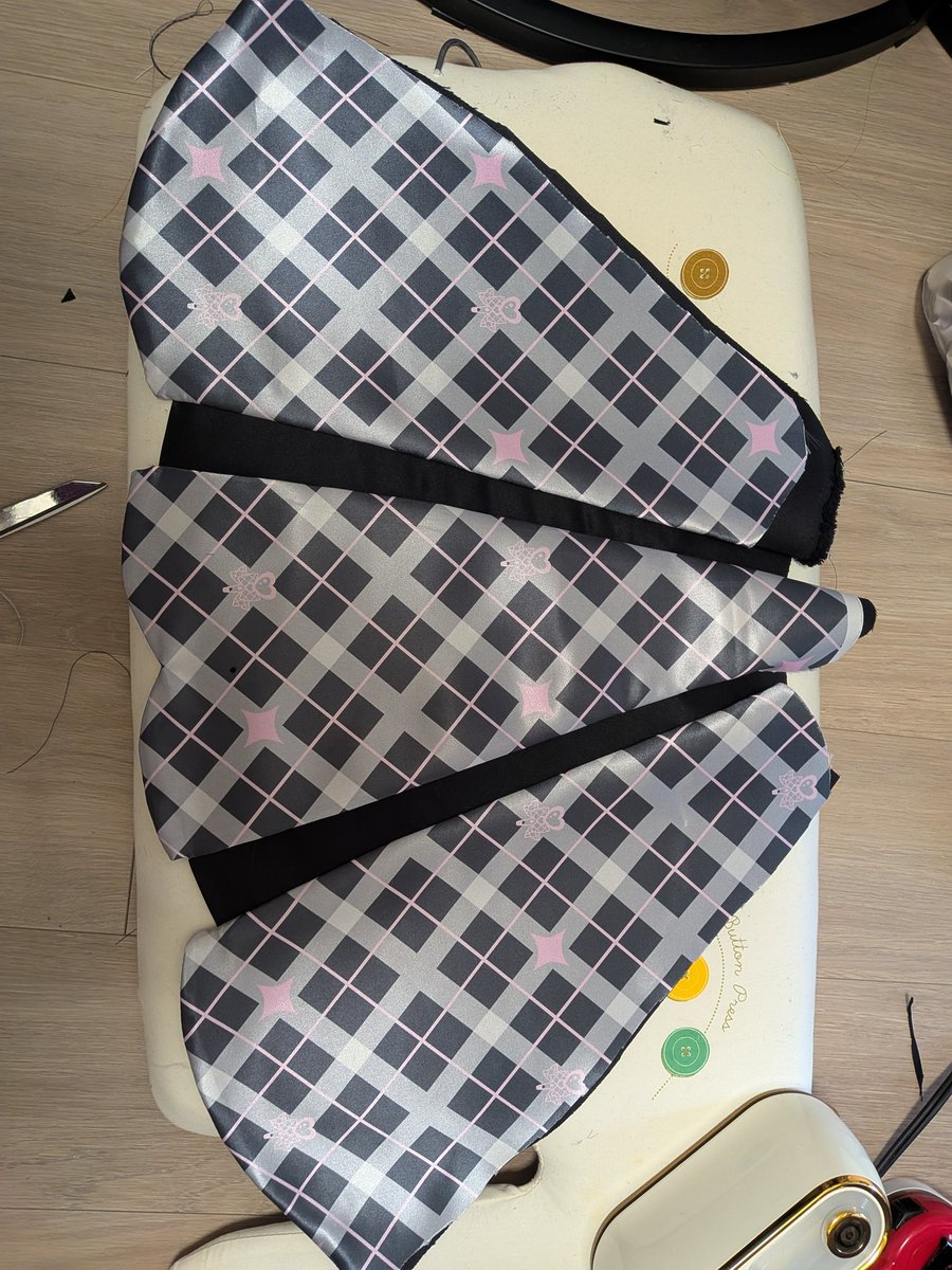 概ねでかいパーツ揃ったーーーかわいい🖤💋 今回の柄合わせの努力を見