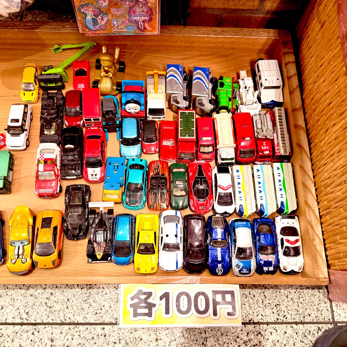 ミニカー トミカ ホットウィール などが入荷してます。 各100円⭕️