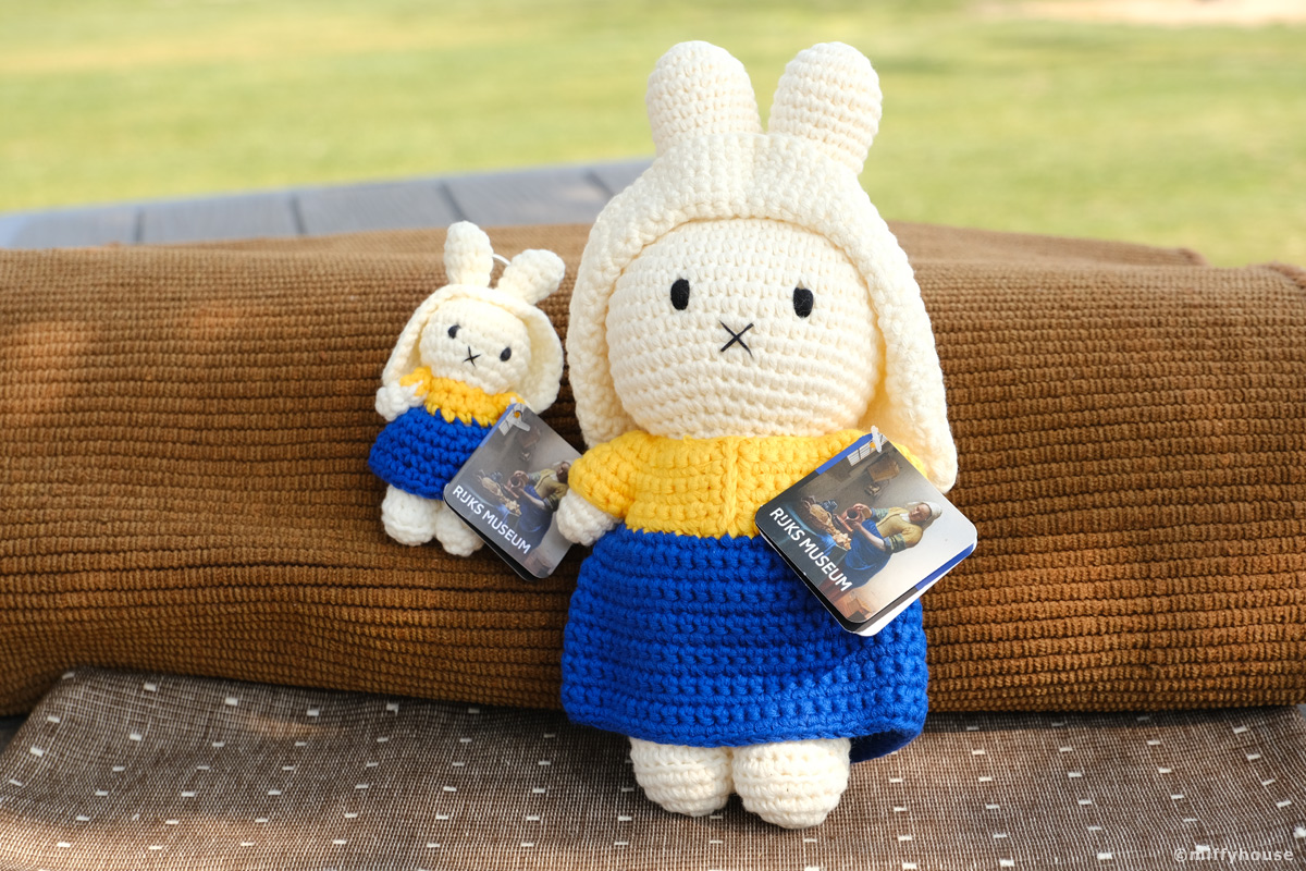 フェルメール作 “牛乳を注ぐ女” ミルクメイド姿のミッフィーちゃんは