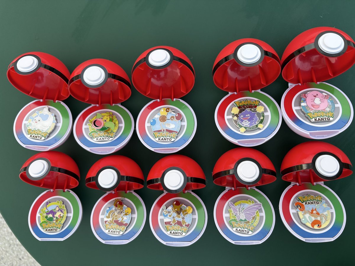 ポケパークのピンバッジ10個買ってた！ 金曜の11:55頃から並んで会計