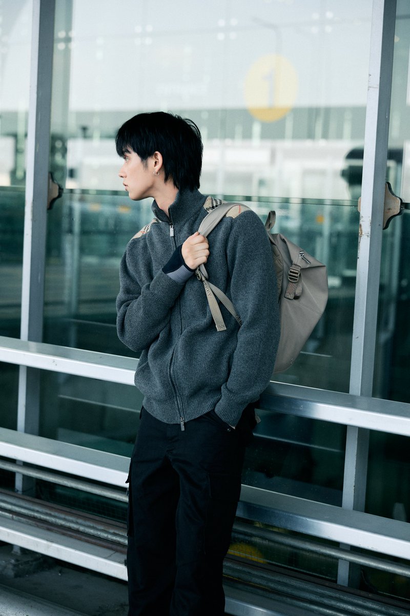 Boarding in style ✈️🇬🇧 (1/2) #Burberry #BurberryxBRIGHT