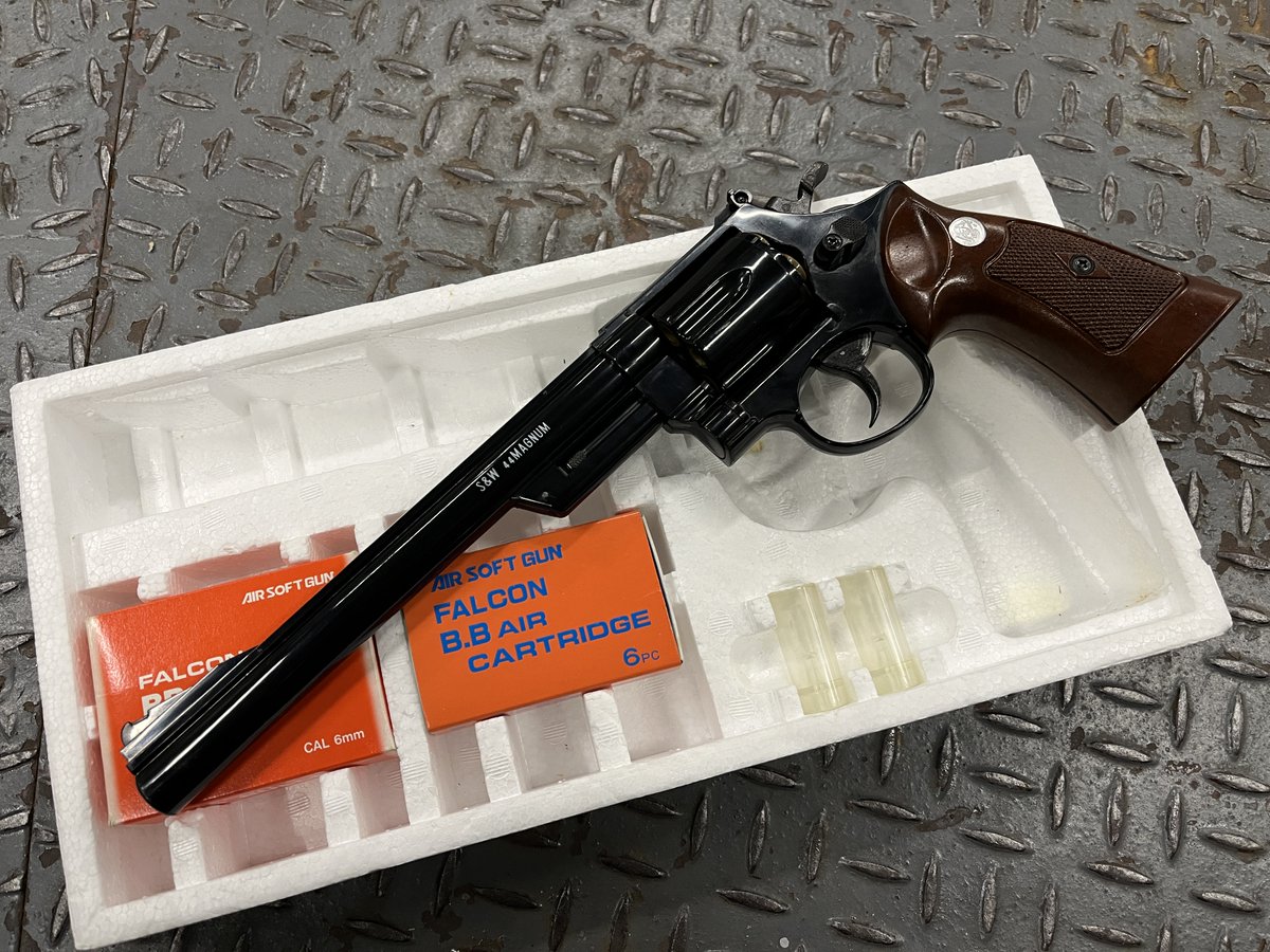 モデル29がモチーフになっていると思われるファルコントーイのライブ