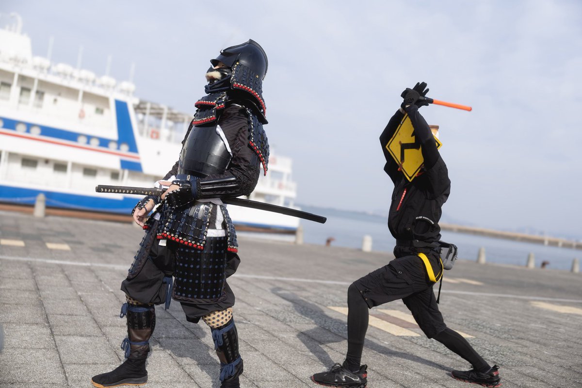 どうも、標識頭のtomoです。 綺麗な鎧が欲しいです。 あ！ちょうど良い