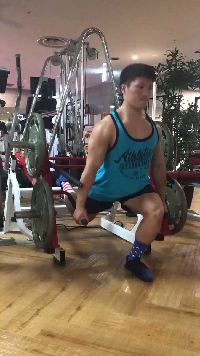 マシン紹介☆ハンマーストレングスのグラウンドベーススクワット。他の