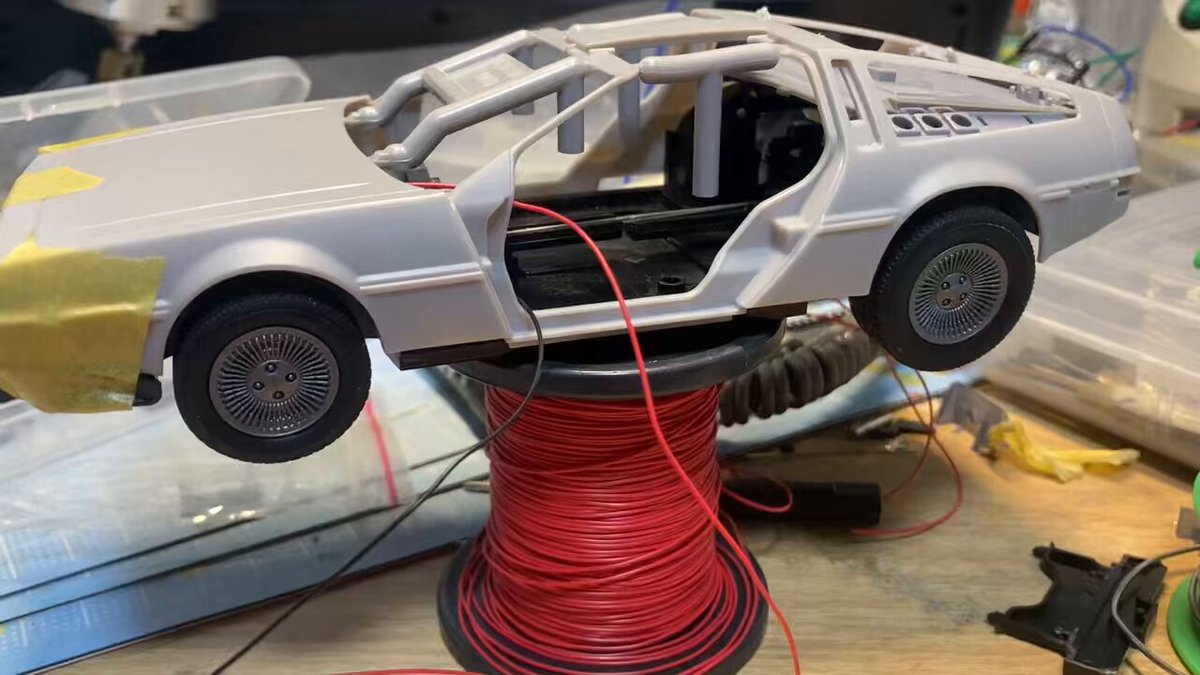 バックトゥザフューチャー 1/24デロリアン 色々考えましたが、あちこち