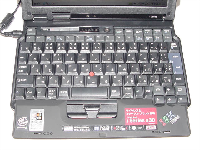 IBM、ピアノ調ボディのサブノート「ThinkPad i s30」