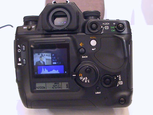 京セラ、35mmフィルムサイズCCD搭載のデジタル一眼レフ「CONTAX N