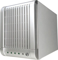 玄人志向、HDD 4台搭載可能なeSATA外付けケース