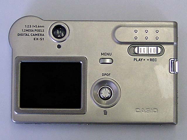 名刺サイズのメガピクセルデジカメ カシオ「EXILIM」ファースト