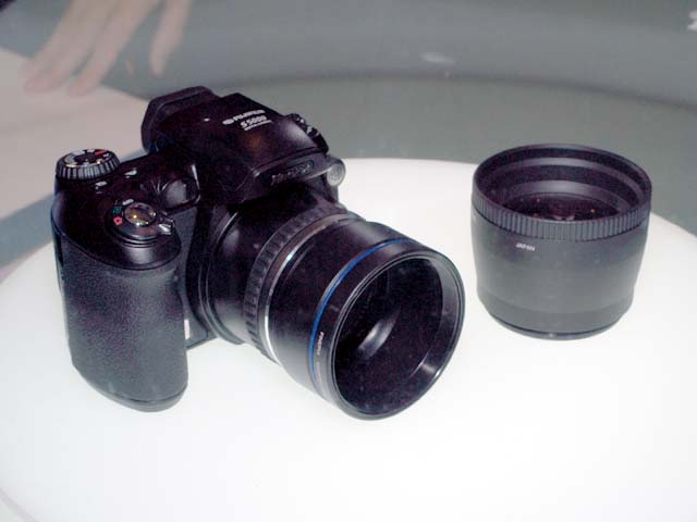 富士フイルム、光学10倍ズーム搭載コンパクト機「FinePix S5000」