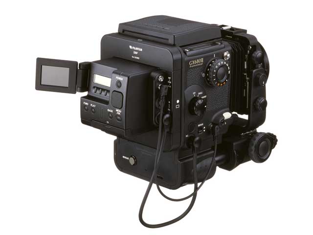 富士フイルム、プロ向け2,068万画素デジタルカメラバック