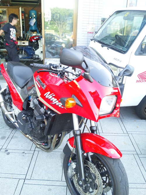 GPZ900R ショートミラーステーをアップハンに装着