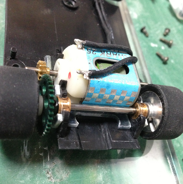 趣味】続・怒涛のスロットカー遊びの様子（改造編） : 同人サークル