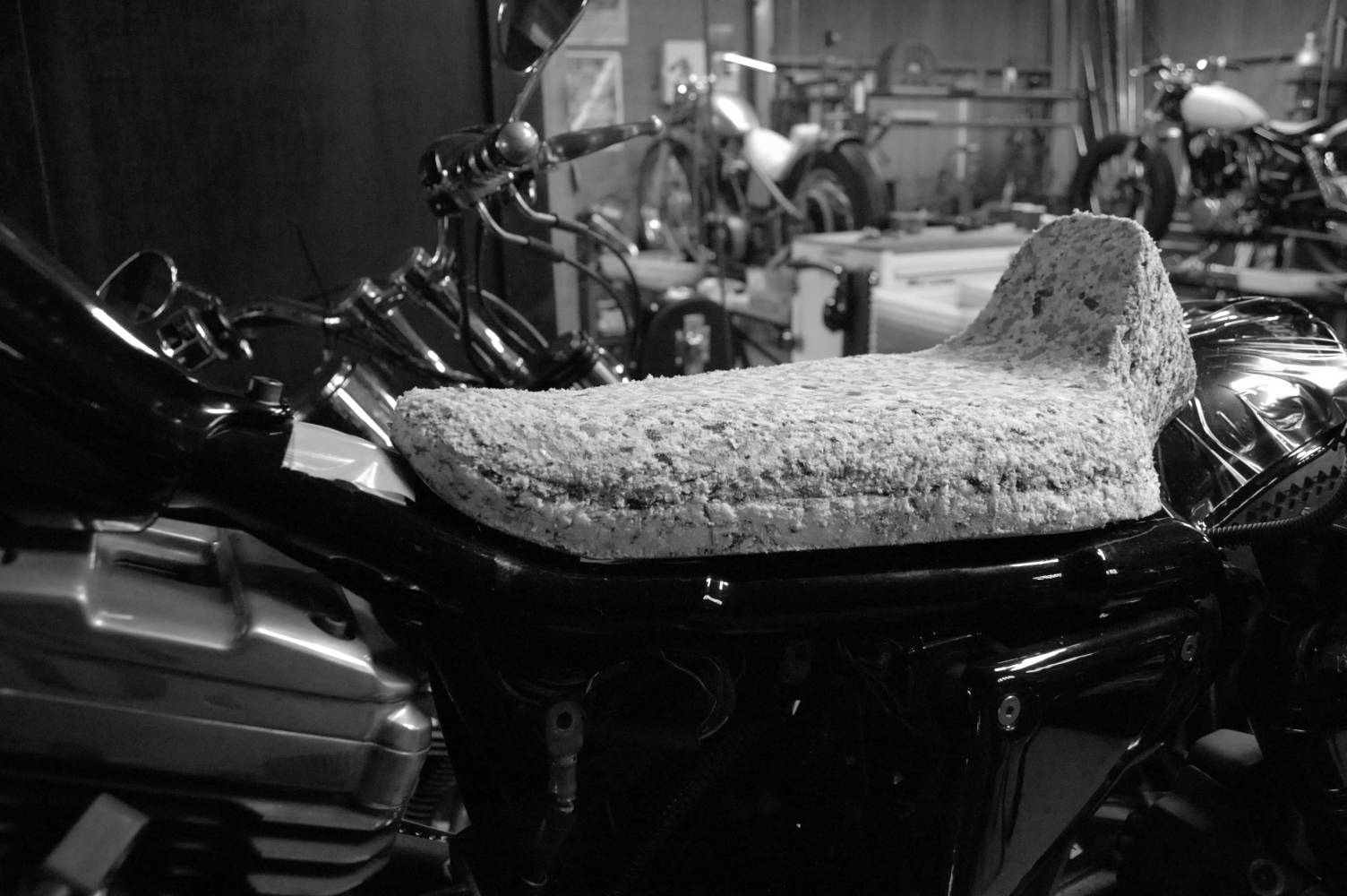 ハーレー ワンオフ シート 製作 : THE OLD SPEED FACTORY