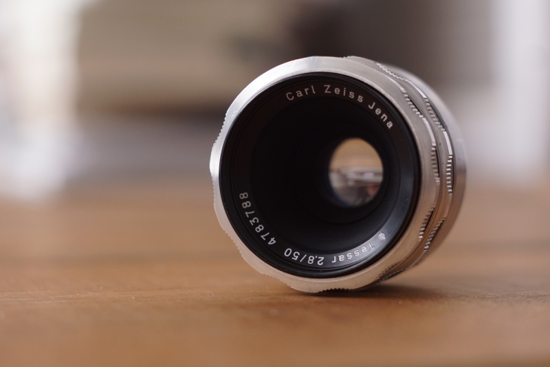 あなたのカメラの鷲の目」 Carl Zeiss Jena Tessar 50mm f2.8 （カール