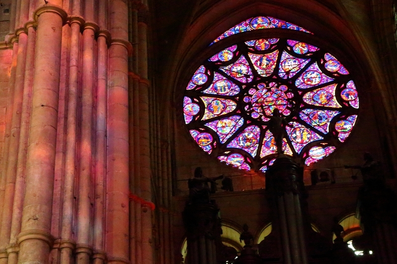 パリで寄り道したのは薔薇窓とシャガールのステンドグラスが美しい世界