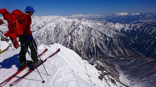 谷川岳バックカントリースキー！！(滑走＆脱出編) : 乗鞍高原カフェ