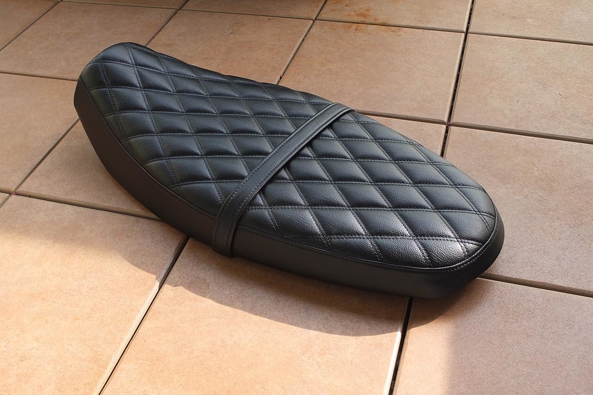 スピードツイン用のQUILTEDなベンチシート : La nuova vespa?