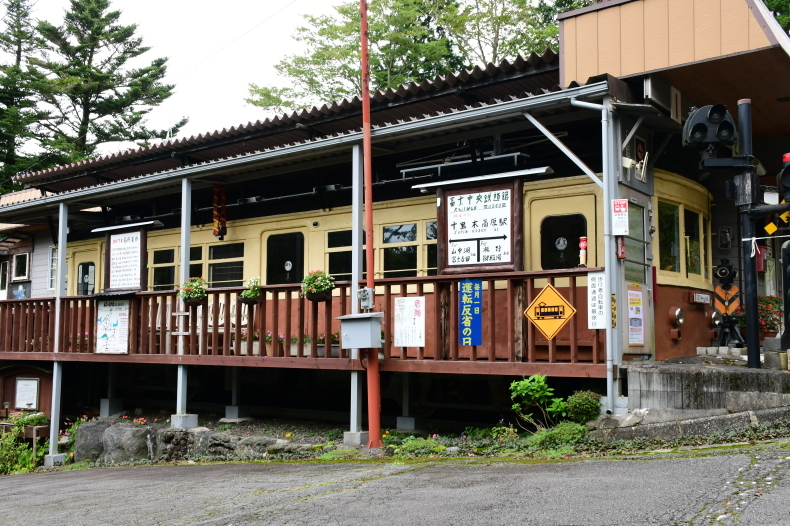 山梨交通7形(江ノ電デハ800形)の保存車 : 饂飩と蕎麦