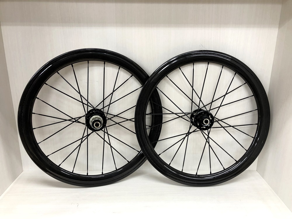 20インチ451/Disc対応カーボンホイールF100mm/R135mm入荷しました