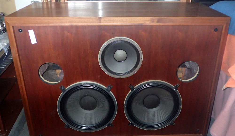 ダブルウーファーの大型スピーカーが入ってきました。 : オーディオを